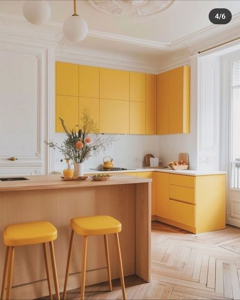 Yellow Kitchen Designs, Yellow Kitchen Cabinets, 60s Kitchen, Funky Kitchen, Yellow Kitchen, Boho Kitchen, Kitchen Color, Kitchen Trends, Decoration Inspiration