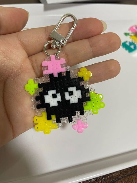 Pokemon Trainer Perler Beads, Perler Beads Tutorial, Pearl Beads Keychain, Video Game Pearler Beads, Perler Beads No Black, Perked Bead Patterns, Seal Perler Beads, Heat Beads Ideas, Perler Creations Kawaii