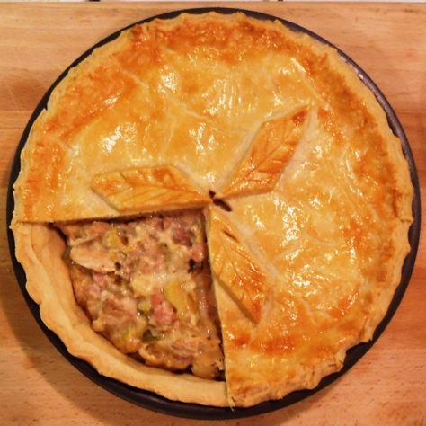 Turkey And Leek Pie, Egg And Bacon Pie, Bacon Alfredo, Bacon Pie, Pastry Dishes, Leek Pie, Sausage Rolls Recipe, Pastry Cook, Skillet Recipes