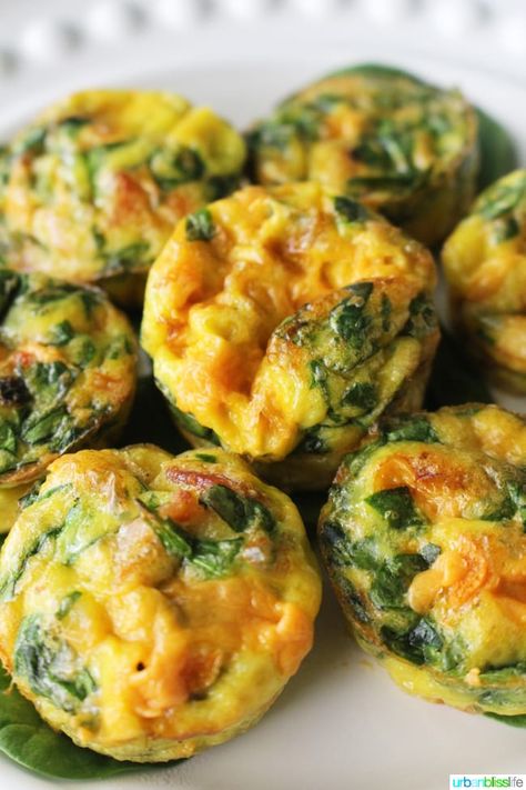 These Cheesy Spinach Mini Frittatas are easy to make and perfect for any breakfast or brunch! Brunch Food Ideas, Potato Cups, Baby Shower Brunch Food, Savory Butternut Squash, Mini Frittatas, Make Ahead Brunch, Egg Muffins Recipe, Mini Frittata, Quinoa Kale