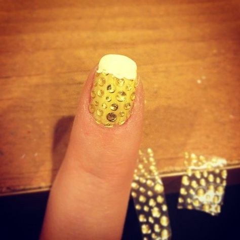 omg,a beer mug mani! (plus lots of other awesome beer nail art) nails and ales Bogan Party, Beer Nails, Beer Pong Party, Nail Ideas Tips, Olympic Theme Party, Nail Parlour, Oktoberfest Decorations, Everyday Nails, Beer Olympic