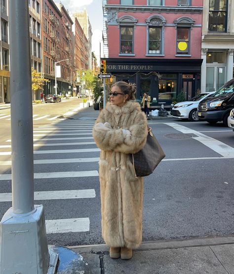 Your monthly roundup of PrettyLittleThing influencer inspiration has arrived for November. Think trending coats and jackets, elevated party wear and more. New York Party Outfit, City Winter Outfit, Outfit Inspo School, Faux Fur Cropped Jacket, Winter Inspo, Hooded Faux, Effortless Outfit, Winter Vibes, Layered Fashion