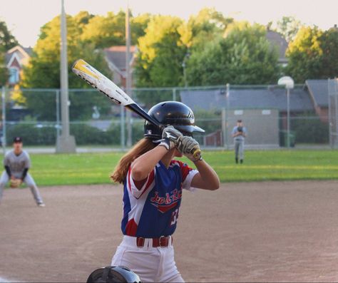 Baseball Aesthetic Girl, Baseball Astethic, Friends Astethic, Softball Aesthetic, Baseball Aesthetic, Baseball Pics, Softball Gear, Tomboy Aesthetic, Baseball Wallpaper