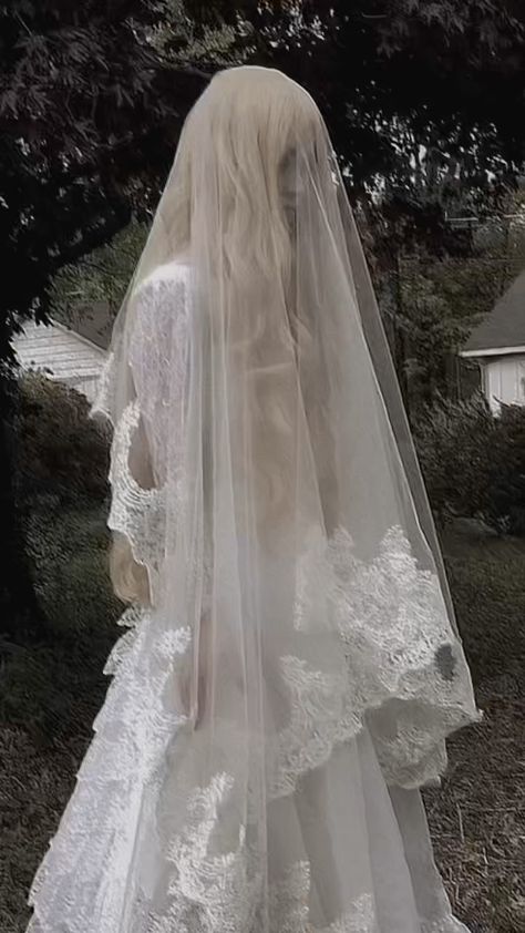 Haunted Wedding, Southern Gothic Aesthetic, Fantasy Dream, Haunted Forest, The Hierophant, Forest Girl, Gothic Aesthetic, Pretty Clothes, Ethereal Art