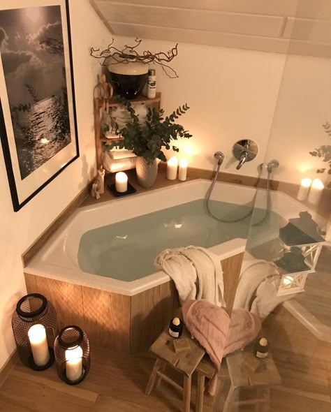 Bath Tub Aesthetic, Bathtub Aesthetic, Big Bathtub, 3d Bathroom Design, Bath Aesthetic, Big Baths, Beds For Small Spaces, Bathtub Decor, Dream Bath