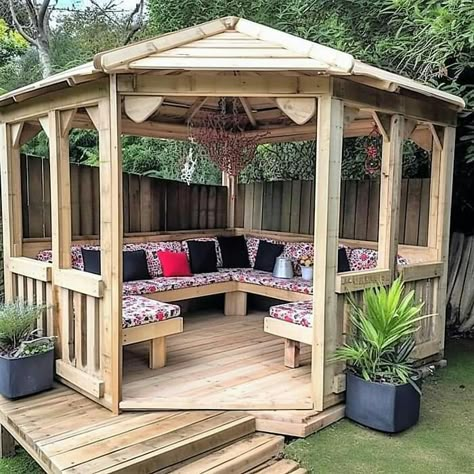 Built In Benches, Backyard Design Ideas Budget, Pergola Design, Summer Mantle Decor, Diy Backyard Landscaping, Backyard Pool Designs, Outdoor Decor Backyard, Small Backyard Patio, Pergola Designs