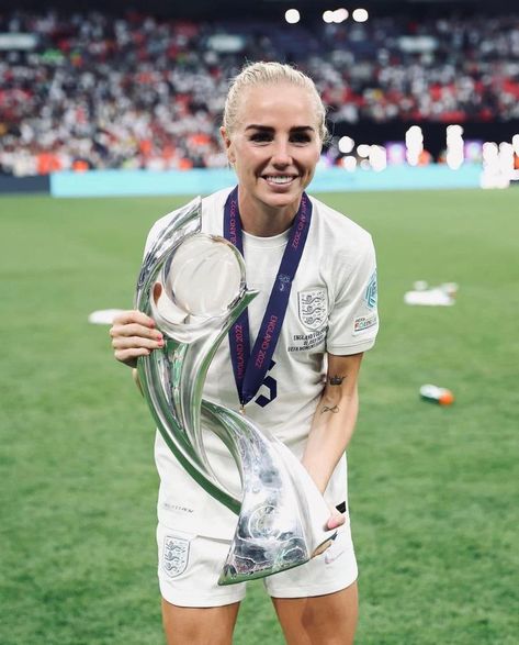 Alex GreenWood Alex Greenwood, Football England, England Ladies Football, England National Football Team, Lion And Lioness, England Football Team, England Players, Alex G, England Football