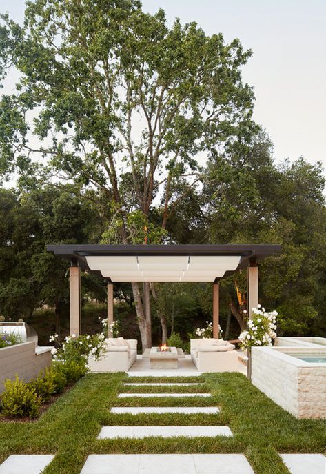 White canvas stationary canopy as pergola cover over patio Patio Ideas Farmhouse, Covered Patio Ideas, Pergola Cover, Shade Sail Installation, Retractable Pergola Canopy, Farmhouse Patio, Retractable Pergola, Wood Pergola, Pergola Canopy