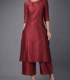 Maroon plain chanderi long kurti with palazzo - siyani - 2961166 Silk Kurti Designs, Churidar Designs, Simple Kurta Designs, Silk Kurti, Designer Kurti Patterns, Simple Kurti Designs, Salwar Designs, Long Kurti Designs, Salwar Kamiz