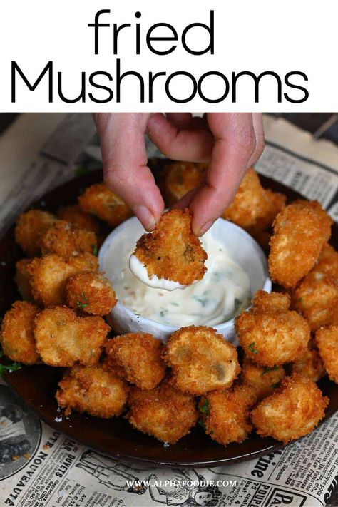 These delicious fried mushrooms are perfect for dipping, serving as an appetizer, and enjoying with friends – and they're so easy to make! Mushrooms Fried, Fried Mushroom Recipes, Mushroom Side Dishes, Mushroom Recipes Healthy, Mushroom Appetizers, Fried Mushrooms, Appetizers Easy Finger Food, Best Appetizer Recipes, Recipes Appetizers And Snacks