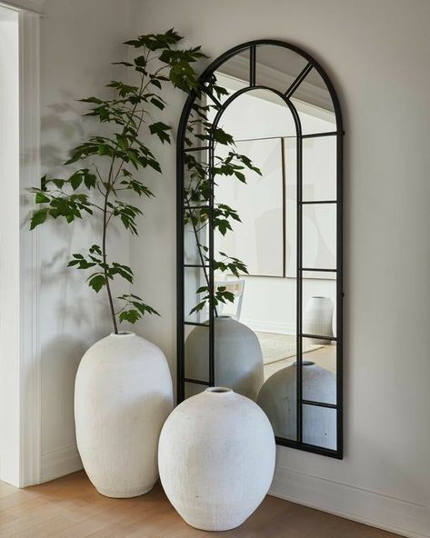 Organic Living Room, Farmhouse Mirrors, Bohemian Living Rooms, Entryway Wall Decor, Transitional Decor Kitchen, Arched Mirror, Entryway Wall, Living Room Mirrors, Studio Apartment Decorating