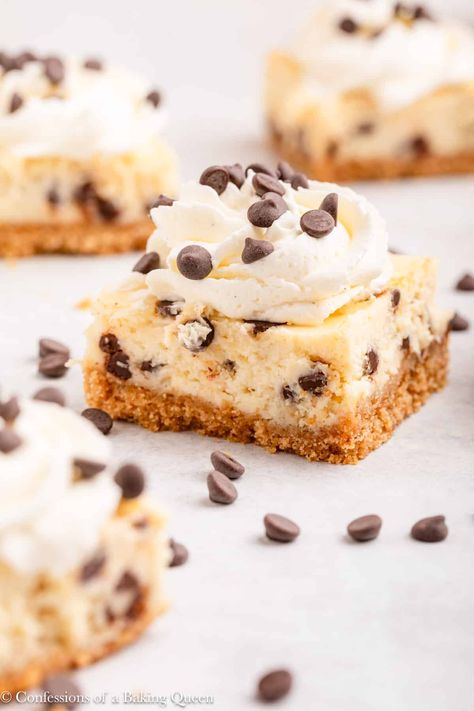 Chocolate Chip Cheesecake Bars Raspberry Recipes Dessert, Chesse Cake, Easy Cheesecake Recipe, Chocolate Chip Cheesecake Bars, Cheesecake Bar, Dessert Cheesecake, Yummy Cheesecake, Chocolate Chip Cheesecake, Easy Cheesecake Recipes