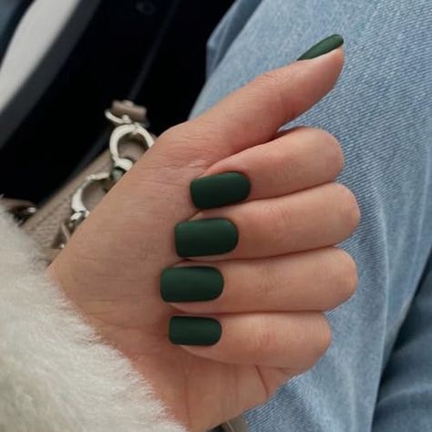 6 Tips for Perfecting the 'Mob Wife' Nails Trend That's Taking Over Social Media 9 Solid Color Gel Nails, Medium Square Nails, Medium Coffin Nails, Autumn Winter Nails, Nail Ideas For Fall, Nails Medium Coffin, Green Press On Nails, Green Nail Ideas, Nails Medium Square