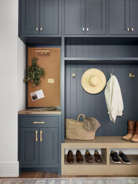 This hardworking drop zone has ALL the things, a charging drawer, memo board and all the storage you could hope for Photography @rusticwhiteinteriors Styling @courtneyfavini Builder @davidcustomhomes Architect @gregbuscharchitects Charging Drawer, Color In Interior Design, Cottage Entryway, Small Mudroom Ideas, Mudroom Remodel, Gray Room, Built In Lockers, Mudroom Entryway, Mudroom Decor