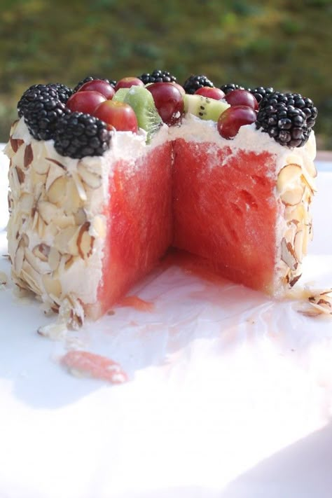 Watermelon Recipes Dessert, Watermelon Cake Recipe, Morning Fruit, Watermelon Dessert, Cake Recipes Uk, Fruit Birthday Cake, I Heart Recipes, Fresh Fruit Cake, Watermelon Cake