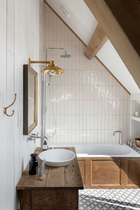 Attic Bathroom Ideas Slanted Ceiling, Sloped Ceiling Bathroom, Attic Shower, Attic Bathroom Ideas, Green Small Bathroom Ideas, Small Attic Bathroom, Green Small Bathroom, Small Bathroom Ideas Green, Border Oak