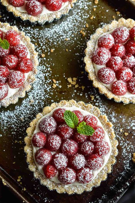 This Gluten Free Raspberry Tart Recipe will complete any holiday meal! A buttery gf tart crust filled with whipped vanilla cheesecake and topped with fresh raspberries. An easy, festive and delicious holiday dessert! Gf Tart, Raspberry Tart Recipe, Raspberry Recipes Dessert, Tart Crust, Easy Sandwich, Gluten Free Shortbread, Delicious Holiday Desserts, Walkers Shortbread, Raspberry Tart