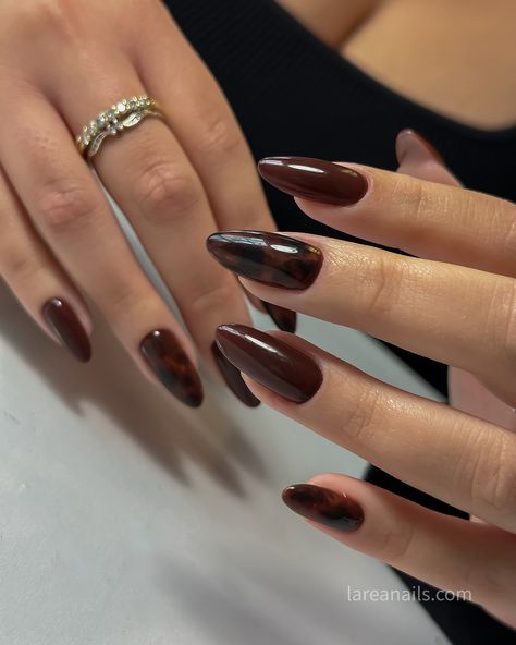 Dark Brown Nails With Design, Dark Brown Almond Nails, Brown Pedicure, Brown Jelly Nails, Brown Aura Nails, Tortishell Nails Design, Dark Brown Nails, Nails On Black Skin, Bronze Nails