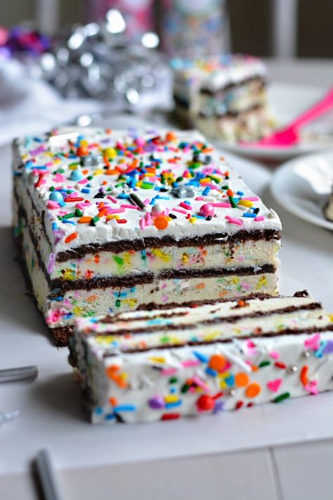 Birthday cake lasagna_bethcakes Lasagna Desserts, Lasagna Cake, Lasagna Recipes, Chocolate Lasagna, Chocolate Graham Crackers, Icebox Cake, Ice Box, Lemon Desserts, Lasagna Recipe