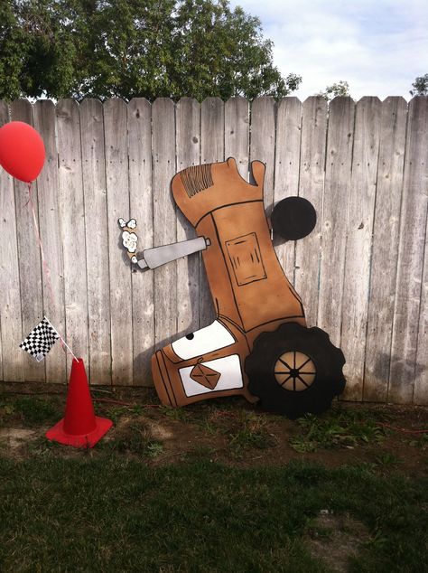 Diy Cars Movie Decorations, Disney Cars Pinata, Cars Theme Decorations, Cars Birthday Party Diy, Mater Themed Birthday, Disney Cars Theme Birthday Party Decorations, Lightning Mcqueen Party Ideas, Lightning Mcqueen Trunk Or Treat, Lightning Mcqueen Birthday Party Ideas Decoration