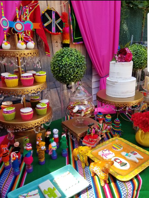 Peruvian Table Decor, Peruvian Party, Peruvian Wedding, Llama Party, American Party, Catch My Party, Birthday Party Ideas, Party Photos, Party Birthday