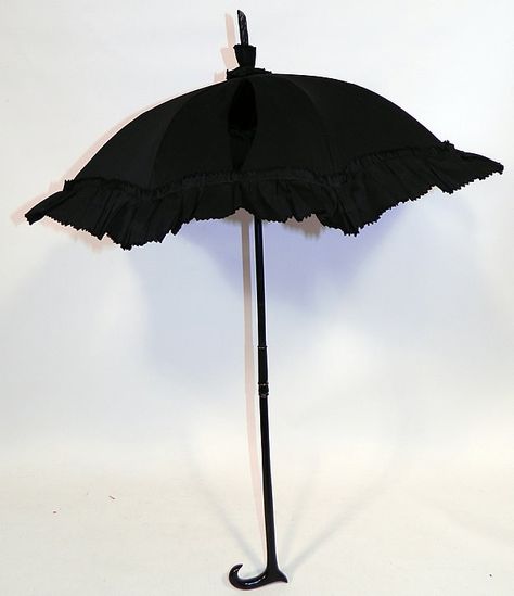 Victorian Civil War 1860s Black Silk Ebony Folding Handle Marquis Mourning Parasol Goth Parasol, Victorian Umbrella, Black Parasol, Umbrella Dress, Victorian Era Fashion, Vintage Umbrella, Black Umbrella, Pastel Goth Fashion, Umbrellas Parasols