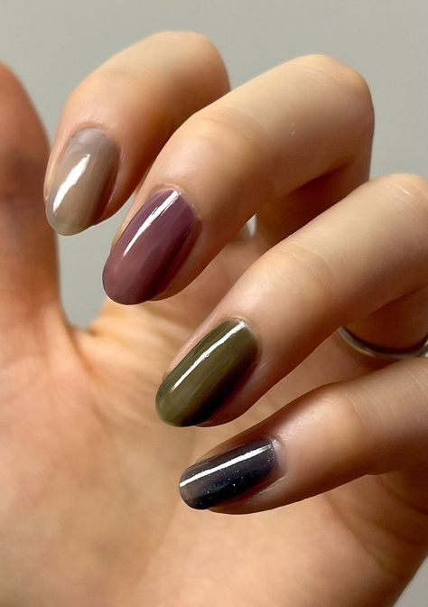 Nail Ideas Goth, Nails Dark Academia, Nails Multiple Colors, Vintage Nails Aesthetic, Goth Acrylic Nails, Academia Nails, Dark Academia Nails, Nail Design Blue, Nail Art Minimalist