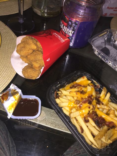 Wendy's chicken nuggets and baconator fries. Pinterest: @fug8zy 👅 Wendy’s Baconator Fries, Wendy’s Chicken Nuggets, Wendys Baconator Fries, Baconator Fries, Wendys Chicken Nuggets, Homemade Chicken Nuggets, Chicken Nugget Recipes, Food Babe, Chicken Nuggets