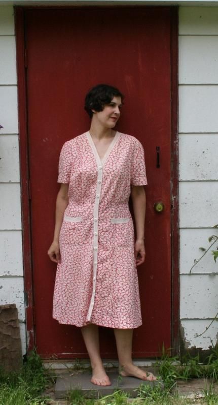 Feed Sack Dress, Feedsack Dress, Plus Size Vintage Fashion, Retro Hairstyles Tutorial, Late 30s, Farm Dress, Sack Dress, Retro Hair, 20th Century Fashion