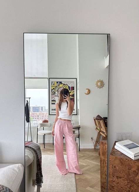 my new favourite summer linen pants from Uncle Studios - they come in pink & white Pink Pants And White Shirt Outfit, Pink Cotton Pants Outfit, Pink Pants Summer Outfit, Summer Outfit Inspo Colorful, Light Pink And White Outfit, Pink Pants Outfit Summer, Pink Linen Trousers Outfit, Light Blue Linen Pants Outfit, Summer Pink Cotton Pants