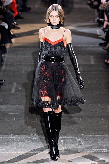 The ladies at #Givenchy were a little scary looking.  #Paris #FashionWeek Batman Design, Runway Fashion Couture, Woman In Black, Dark Fashion, Looks Vintage, Punk Fashion, A Dress, Gothic Fashion, Look Cool