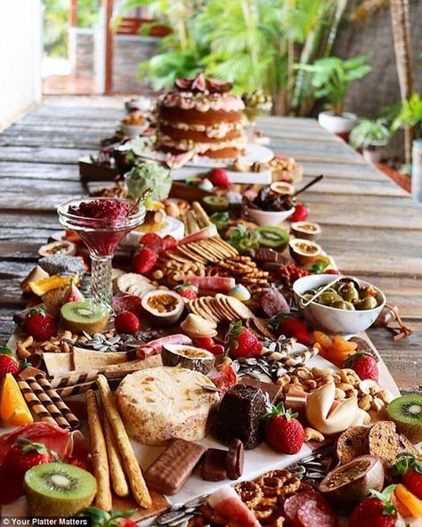 2019 Wedding Trends: 20 Charcuterie Board or Table Ideas – Page 2 – Hi Miss Puff Cheese Table, Platter Ideas, Lots Of Food, Grazing Table, Food Boards, Harvest Table, Party Platters, Grazing Tables, God Mat