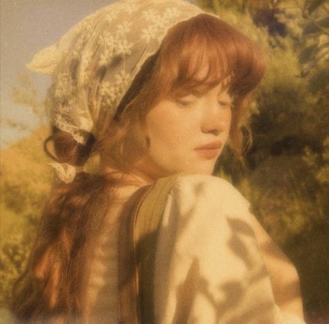 Cottagecore Girl, Retro Fairy, Fairytale Aesthetic, Ethereal Aesthetic, Dreamy Photography, Vintage Cottagecore, Cottage Core Aesthetic, Human Poses, Foto Art