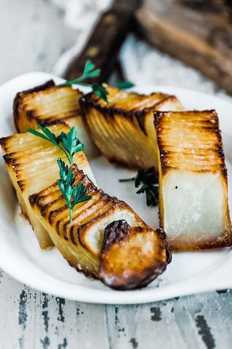 This delicious Domino Potatoes recipe is roasted to perfection with a golden brown outside and a tender middle for an easy-to-make side dish. Roasted Domino Potatoes, Domino Potatoes, Potatoes Anna, Tasty Potato Recipes, Chef Billy Parisi, Billy Parisi, Leftover Potatoes, Easy Potato Recipes, Potato Skin