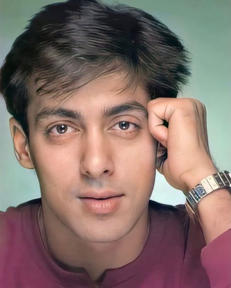 Besties Dp Profile Pictures, Salman Khan Young, Best Bollywood Movies, 90s Bollywood Aesthetic, Heroes Actors, Salman Khan Photo, Latest Funny Videos, Bollywood Cinema, Celebrity Art Portraits