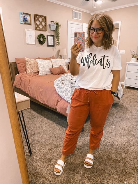 Teacher Leggings Outfit Spring, Laid Back Teacher Outfits, Cute Teacher Outfits Middle School, Comfy Teacher Outfits Spring, Sporty Teacher Outfits, Teacher T Shirt Outfits, Para Outfits Elementary, School Secretary Outfits, Spring Teacher Outfits 2024