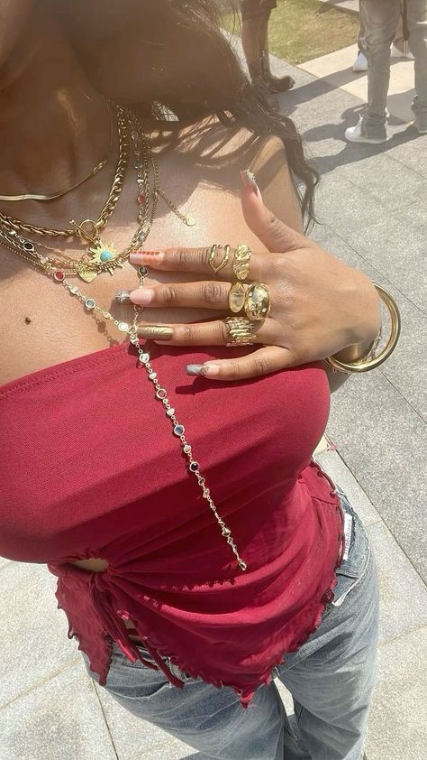 Hispanic Jewelry, Maximalist Jewelry, Xoxo Jewelry, Dope Jewelry Accessories, Earthy Outfits, Jewelry Accessories Ideas, Dope Jewelry, Dream Style, Looks Street Style