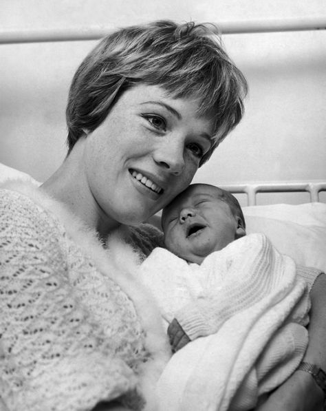 14+Stunning+Photos+of+Julie+Andrews+Over+the+Years - GoodHousekeeping.com Julie Andrews Young, Emma Walton, Vintage Maternity, Julie Andrews, Foto Vintage, Mary Poppins, Sound Of Music, Rare Photos, Best Actress