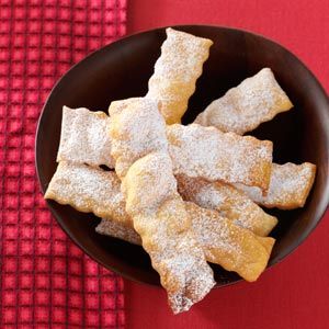 Reminds us of our Nani. Italian Cenci Cookies. Chilean Food, Armenian Food, Italian Christmas Cookies, Italian Cookie Recipes, Italian Pastries, Italian Christmas, Italian Cookies, Italian Desserts, Italian Dishes