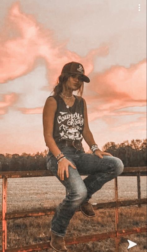 Flat Bill Hat Outfit Women, Country Rock Aesthetic Outfits, Tomboy Cowgirl Outfit, Country Woman Aesthetic, Country Tomboy Outfits, Cute Western Poses, Tomboy Cowgirl, Country Costume Ideas, Country Tomboy