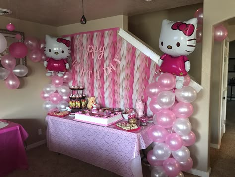 Hello Kitty Centerpieces Table Decorations, Hello Kitty Treat Table, Hello Kitty Candy Table, Hello Kitty Table Decorations, Hello Kitty Dessert Table, Batman Graduation, Hello Kitty Birthday Decorations, Hello Kitty Candy, Hello Kitty Theme Party