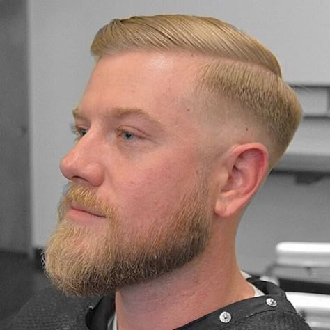 Hair Taper Fade, Old School Barber, Hair Salon Names, Barber Haircuts, Bald With Beard, Classic Haircut, Taper Fade Haircut, Barber Haircut, Men's Hairstyle