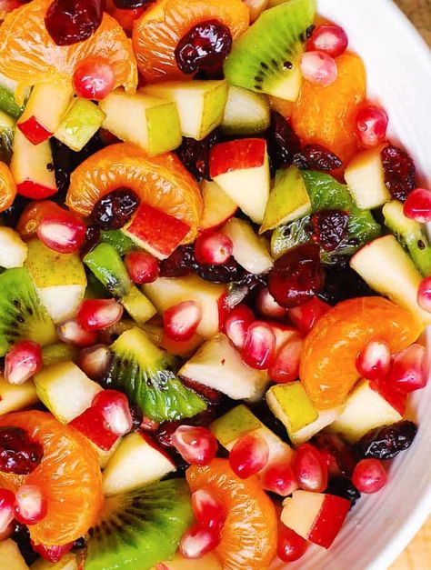 Healthy Thanksgiving Sides, Berry Fruit Salad, Winter Fruit Salad, Thanksgiving Food Sides, Fruit Salad Recipe, Fruit List, Fruit Salad Easy, Winter Fruit, Healthy Thanksgiving