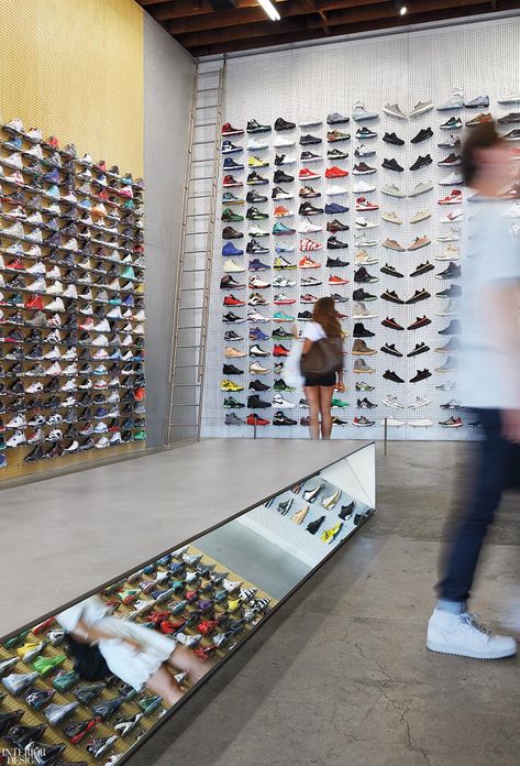 Flight Club Sneakers, Sneaker Shop Design, Shops Interior Design, Retail Building, Sneaker Displays, Sneaker Heads, White Marble Floor, Shoe Wall, Wall Wood