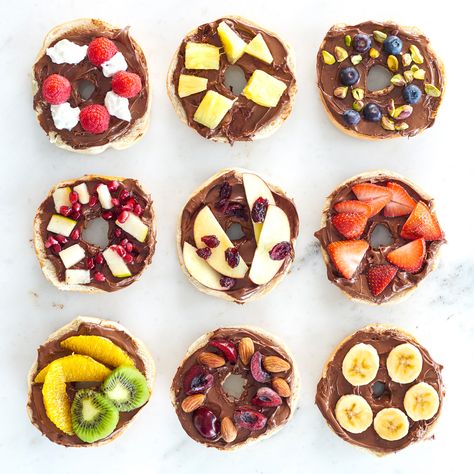 For a fun twist on the traditional bagel breakfast, swap the cream cheese and lox for Nutella® and lots of fresh fruits. Then slice up some bagels and watch the creativity flow. Bagels Recipe Toppings, Bagel Toast Breakfast Ideas, Sweet Bagel Toppings Ideas, Things To Put On Bagels, Nutella Bagel, Bagel Nutella, Bagel Boats Breakfast, Unique Bagel Ideas, Unique Bagel Flavors