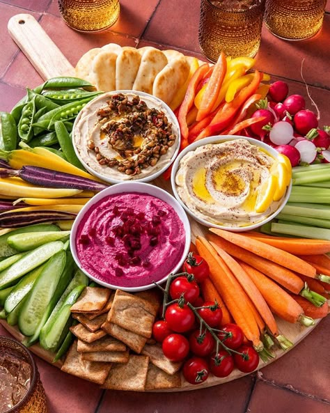 Pita and Hummus Platter | Ain't Too Proud To Meg Hummus Charcuterie Board, Hummus Plate, Hummus Platter, Sweet Potato Hummus, Homemade Hummus, Charcuterie Inspiration, Food Boards, Party Food Platters, Charcuterie And Cheese Board