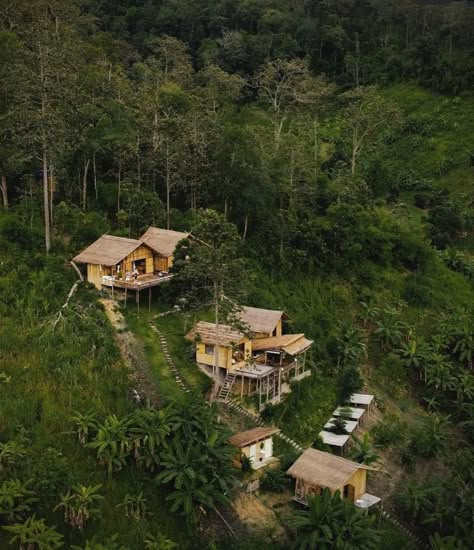 Mountain Resort Design, Hillside Resort, Mountain Resort Architecture, Bungalow Landscaping, Resort Design Plan, Forest Resort, Resort Plan, Off Grid House, Bali House