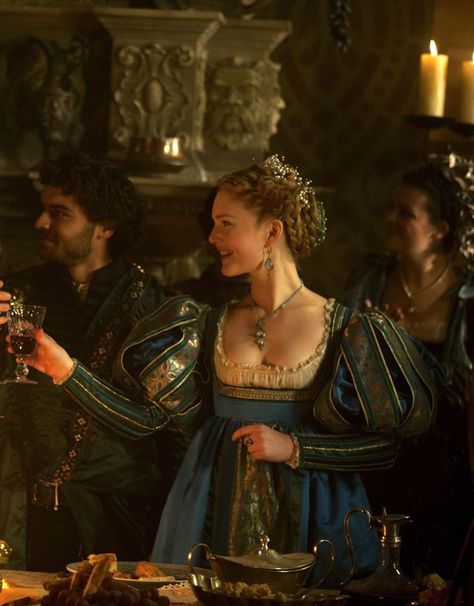 Borgias Lucrezia, Borgias Costumes, The Borgia, Holliday Grainger, Lucrezia Borgia, The Borgias, Medieval Costume, Costume Drama, Medieval Dress