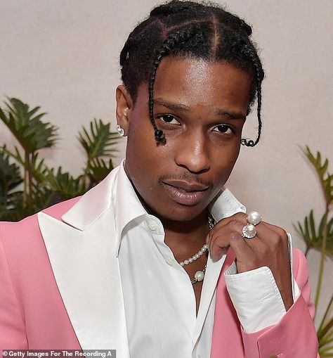 How pearl necklaces have become the accessory of choice for Hollywood's most fashion-forward MEN Men Wearing Pearls, Wearing Pearls, A$ap Rocky, Asap Rocky, Piercing Ideas, American Rappers, Pharrell Williams, Saturday Morning, Famous Celebrities