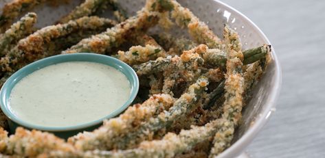 Baked Green Bean Fries By Trisha Yearwood Baked Green Bean Recipes, Green Bean Fries, Trisha's Southern Kitchen, Trisha Yearwood Recipes, Baked Green Beans, Fried Green Beans, Southern Kitchen, Fries Recipe, Green Bean Recipes